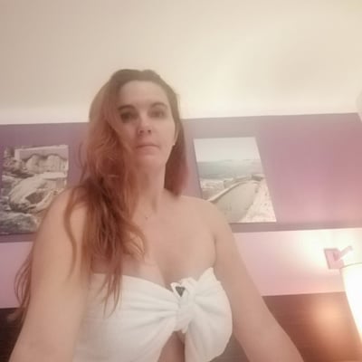 Photo intime dans une chambre (photo 2297) — Brigitte la Salope