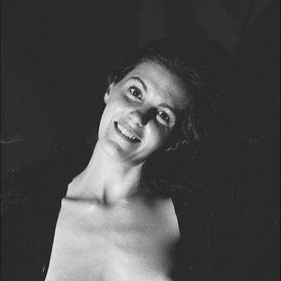 Portrait nu lumineux — Brigitte la Salope