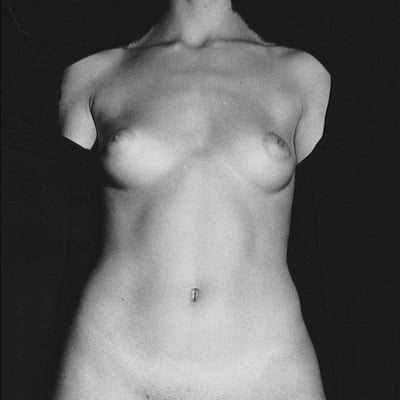 Nu féminin en noir et blanc — Brigitte la Salope