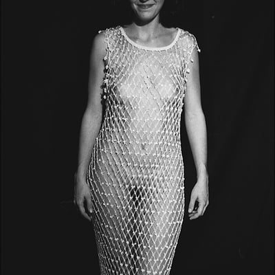 Femme en maillot de pêche noir et blanc — Brigitte la Salope