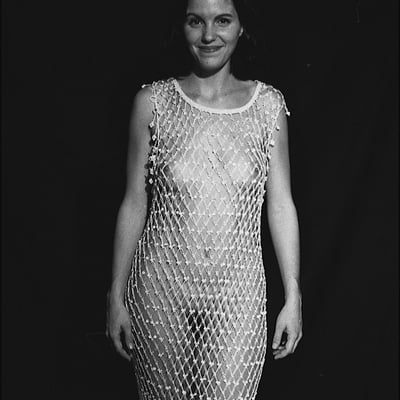 Femme en robe de pêche — Brigitte la Salope
