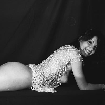 Femme nue souriante (photo 2516) — Brigitte la Salope