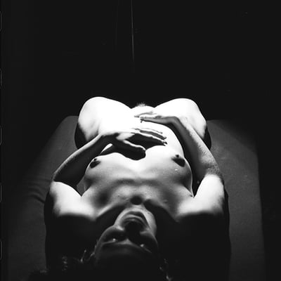 Éclat de lumière sur la peau (photo 2535) — Brigitte la Salope