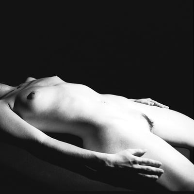 Nue sous la lumière forte (photo 2545) — Brigitte la Salope