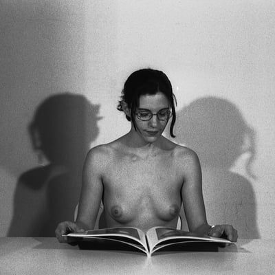 Lecture intime (photo 2556) — Brigitte la Salope
