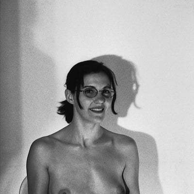 Nu en lecture — Brigitte la Salope