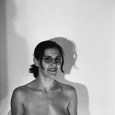 Nu en lecture (photo 2561) — Brigitte la Salope