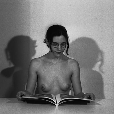 Lecture intime (photo 2564) — Brigitte la Salope