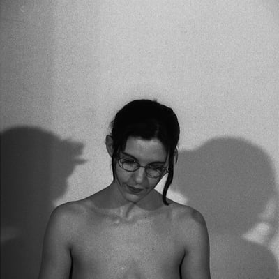 Lecture intime (photo 2565) — Brigitte la Salope