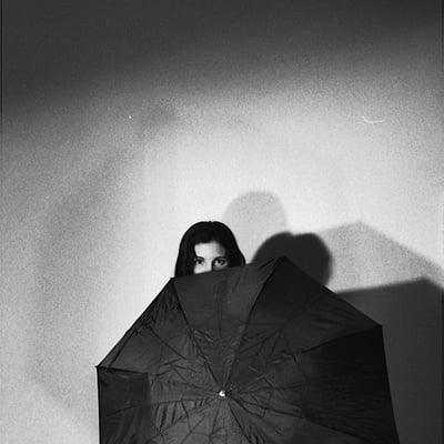 Ombre sous l'ombrelle — Brigitte la Salope