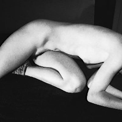 Nue sur le lit (photo 2649) — Brigitte la Salope