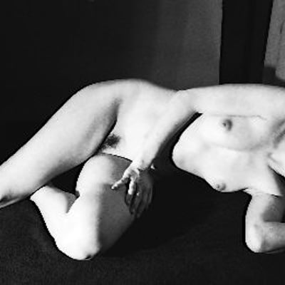 Nue dans l'ombre (photo 2652) — Brigitte la Salope